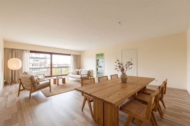 7996 3