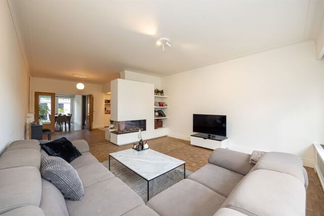 8208 2