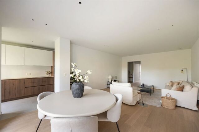 8238 5