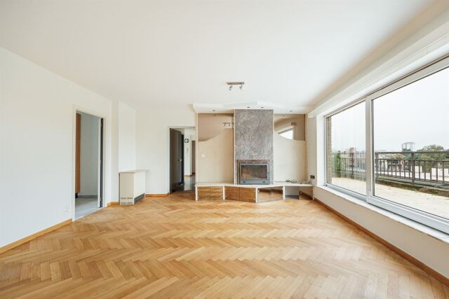 8242 8